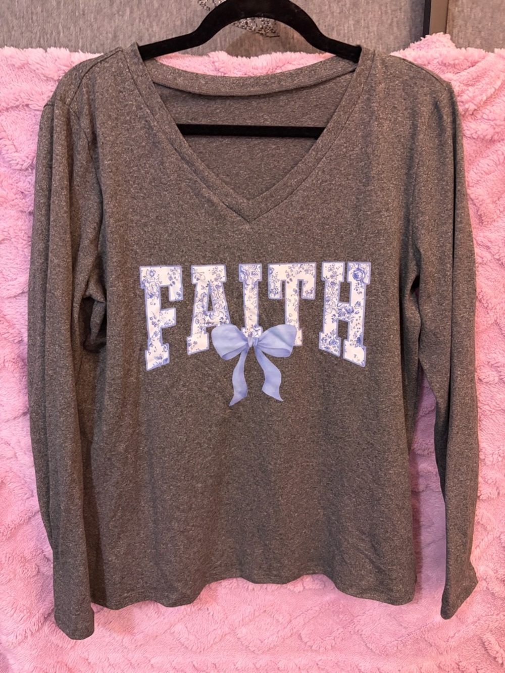 NEW Women's Gray Long-Sleeve V-Neck Top with FAITH Graphic